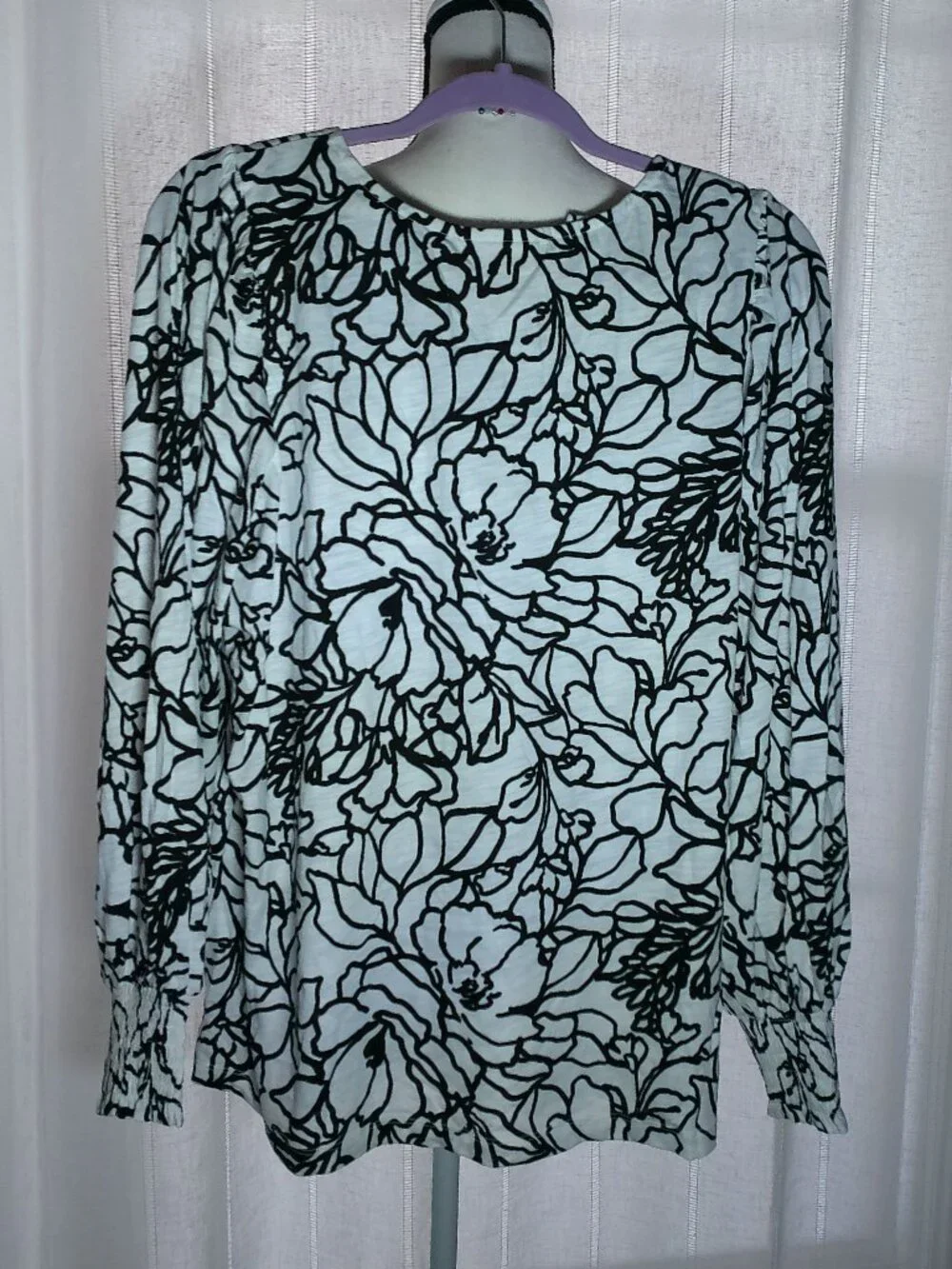 BELLE by KIM GRAVEL NWOT Long Sleeve V-Neck White w/Black Florals Blouse L - Picture 3 of 9